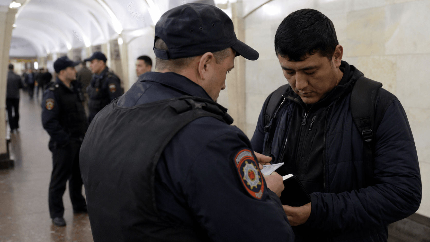 Рейды против мигрантов: что проверяют, где проходят, как подготовиться к проверке документов