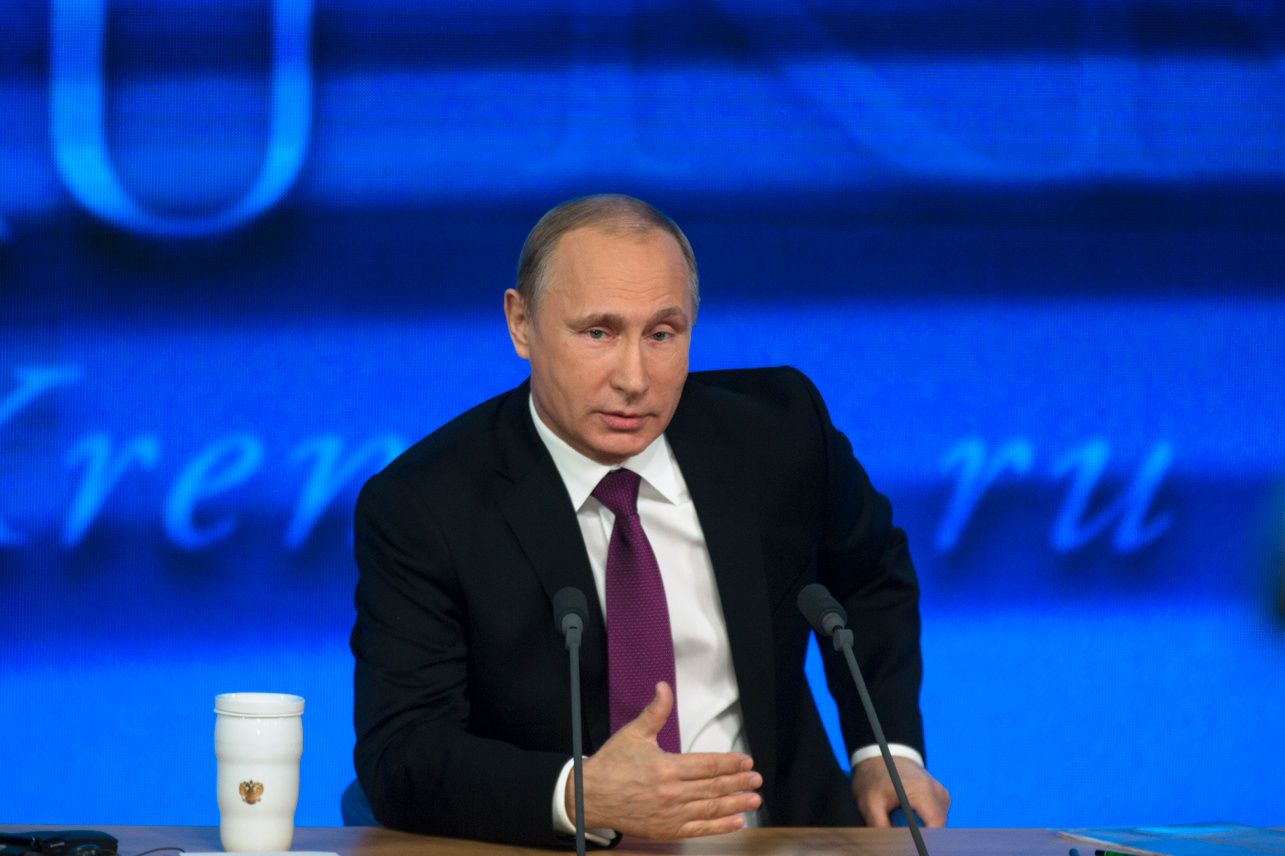 Путин расширил список нарушений, за которые мигрантов будут выдворять из страны